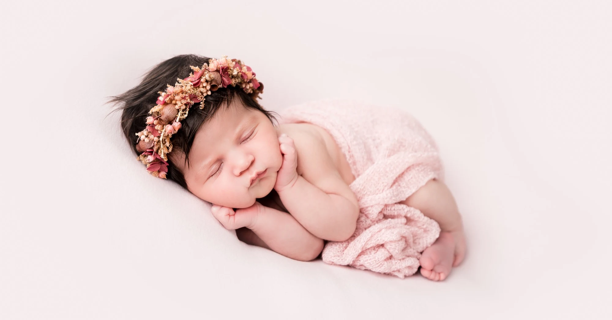 Reaghan — newborn portrait, soft light